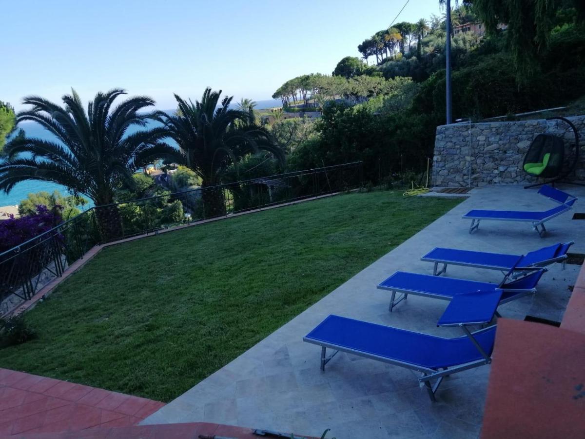 Agriturismo Un Mare Di Fiori 벤티밀리아 외부 사진