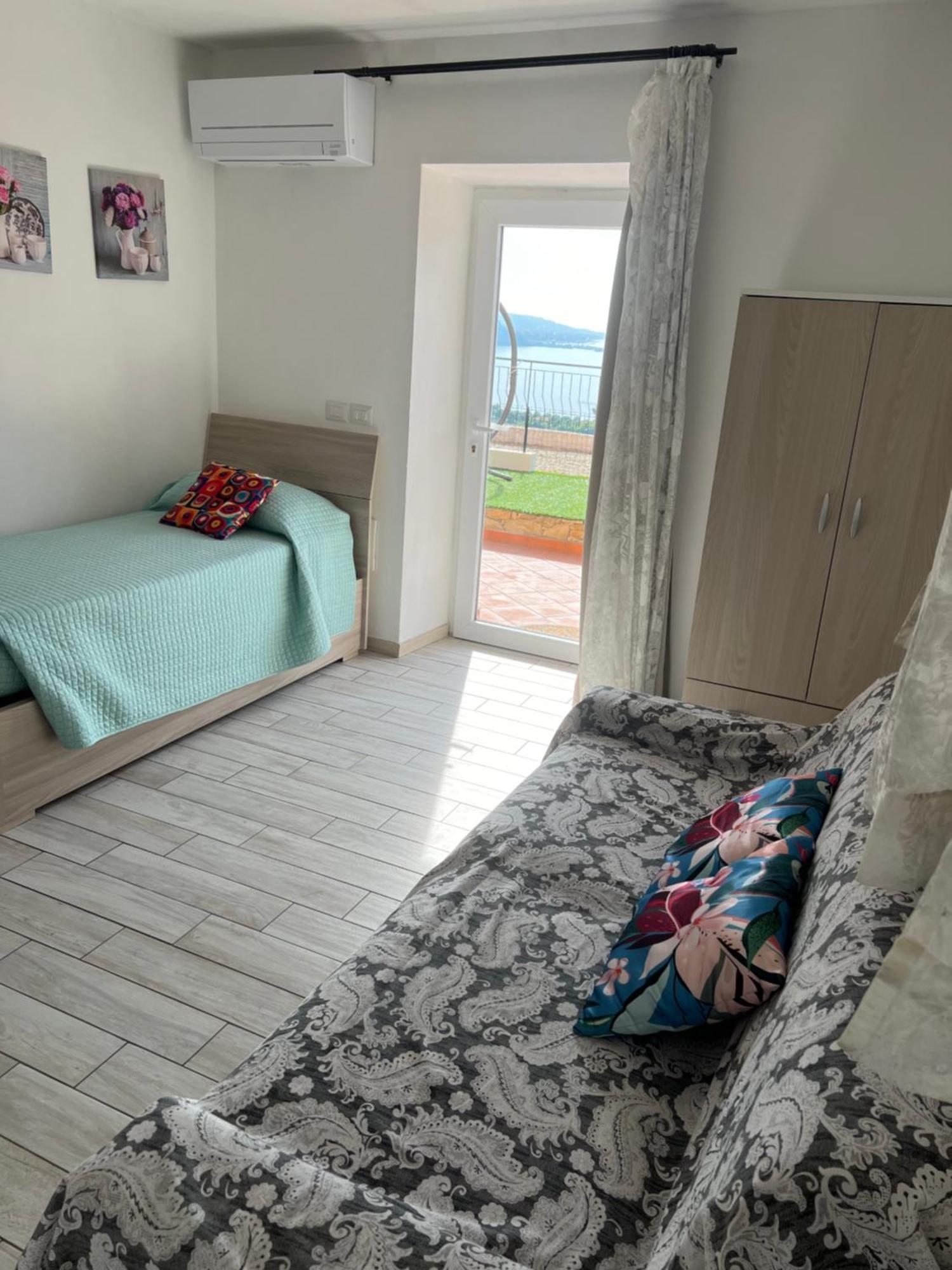 Agriturismo Un Mare Di Fiori 벤티밀리아 외부 사진