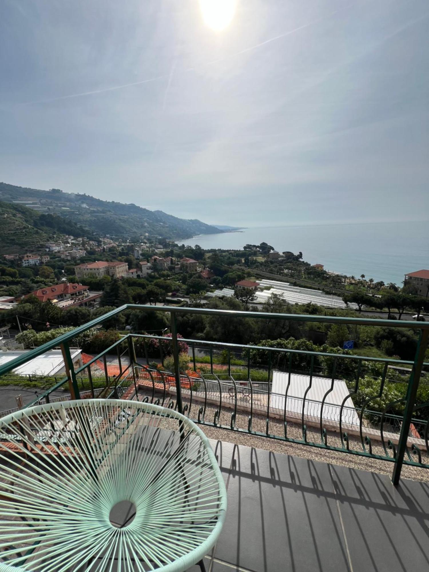 Agriturismo Un Mare Di Fiori 벤티밀리아 외부 사진
