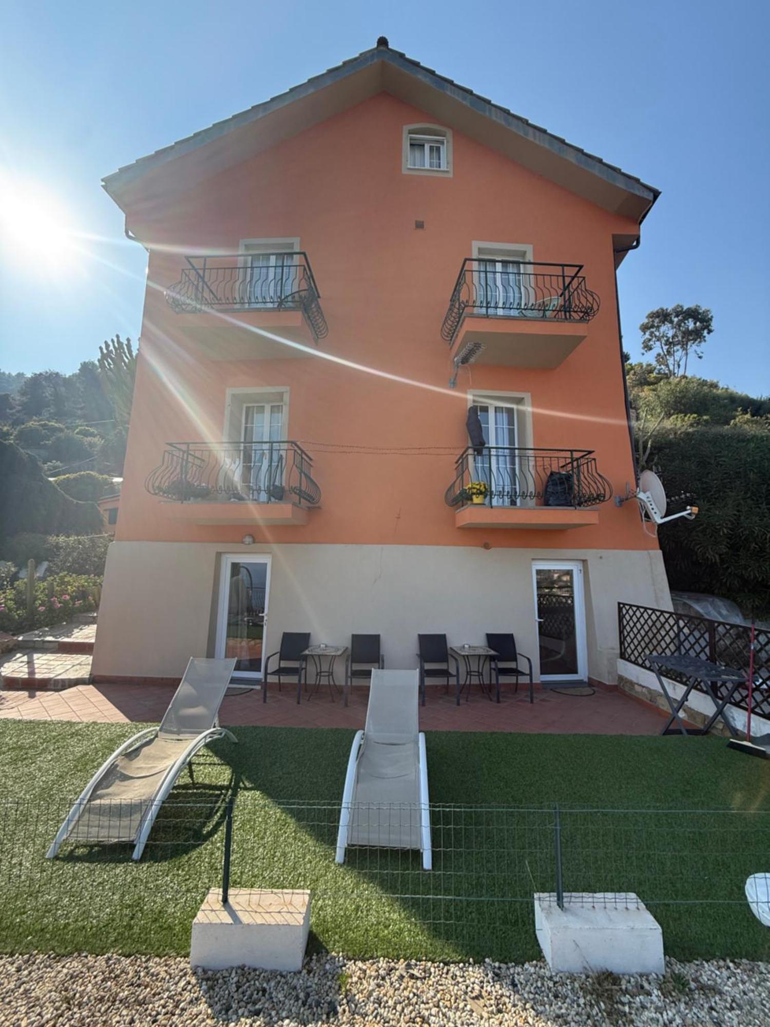Agriturismo Un Mare Di Fiori 벤티밀리아 외부 사진