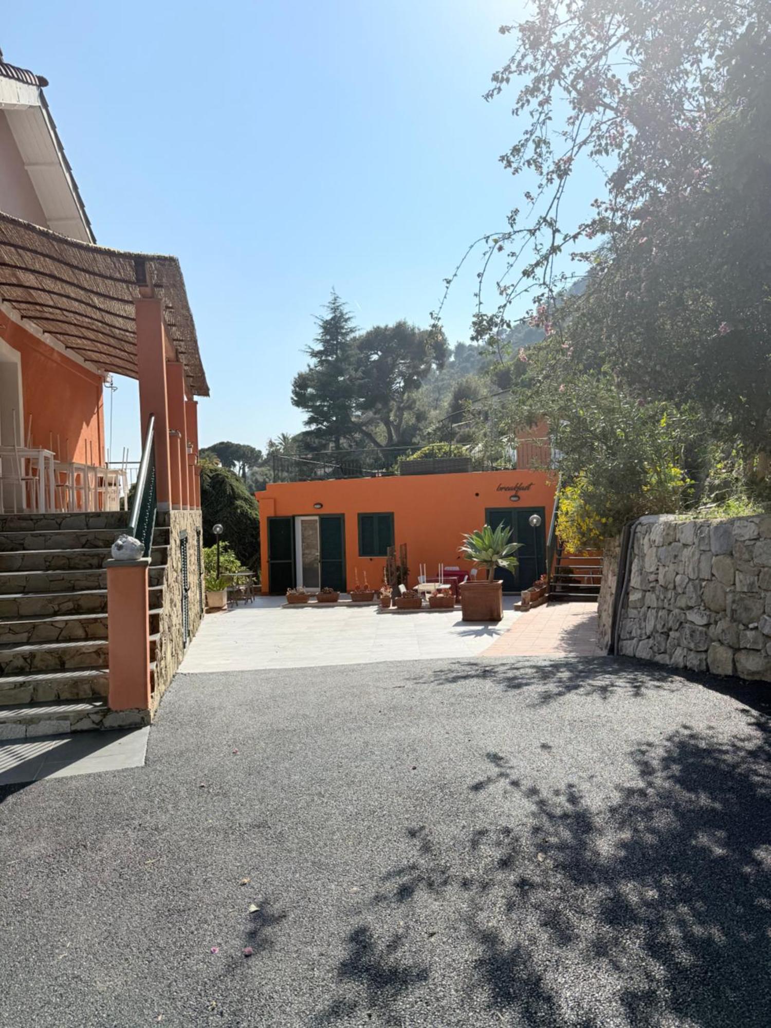 Agriturismo Un Mare Di Fiori 벤티밀리아 외부 사진
